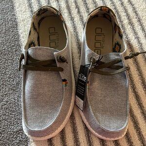 Size 10 Women’s Hey Dudes